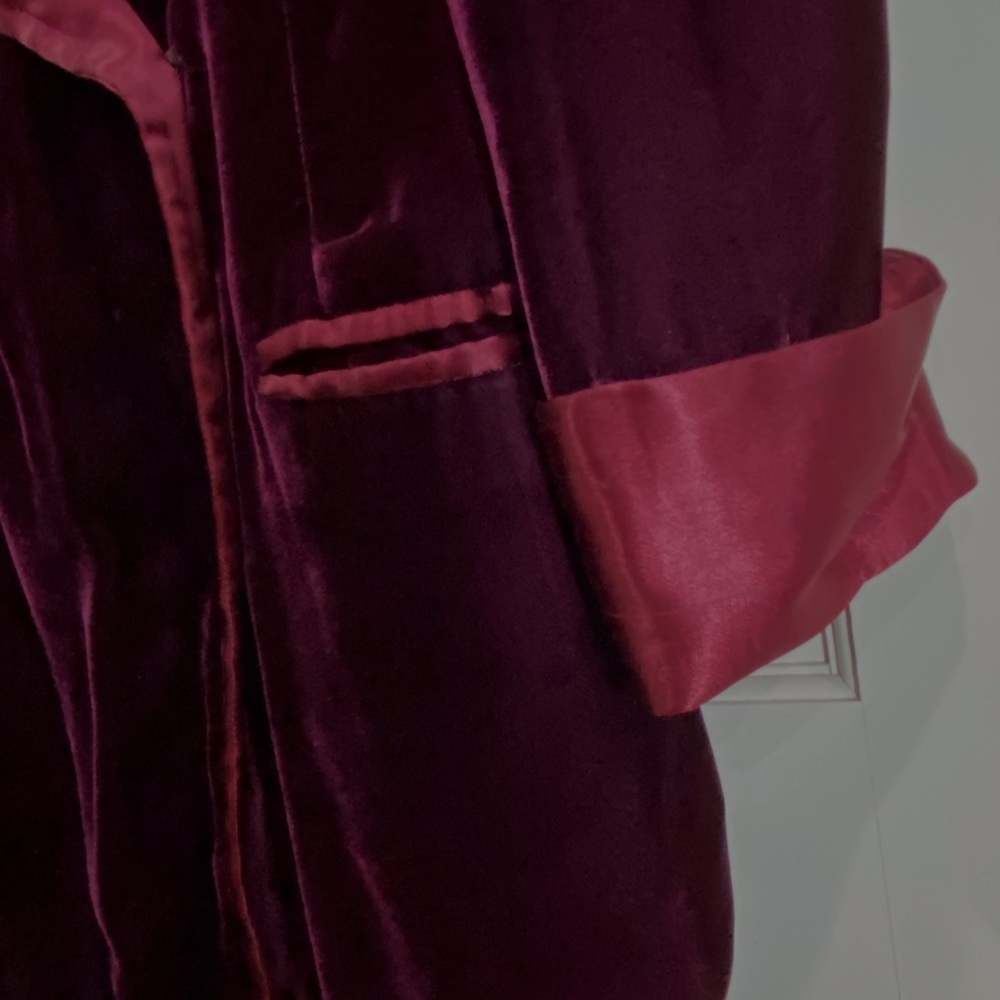 Meier and Frank vintage burgundy smoking jacket - Picture 5 of 10